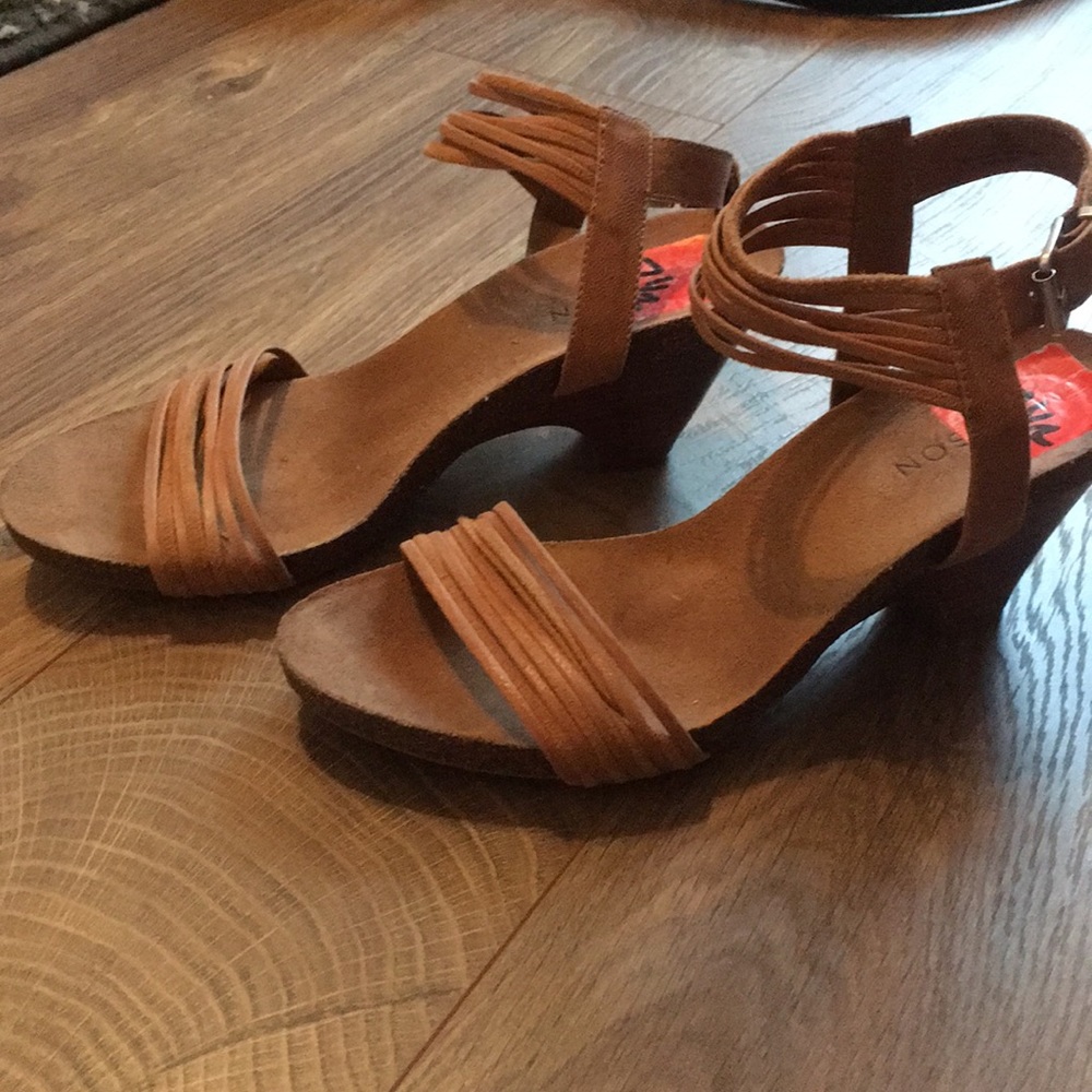 Leather brown heels 7 1/2